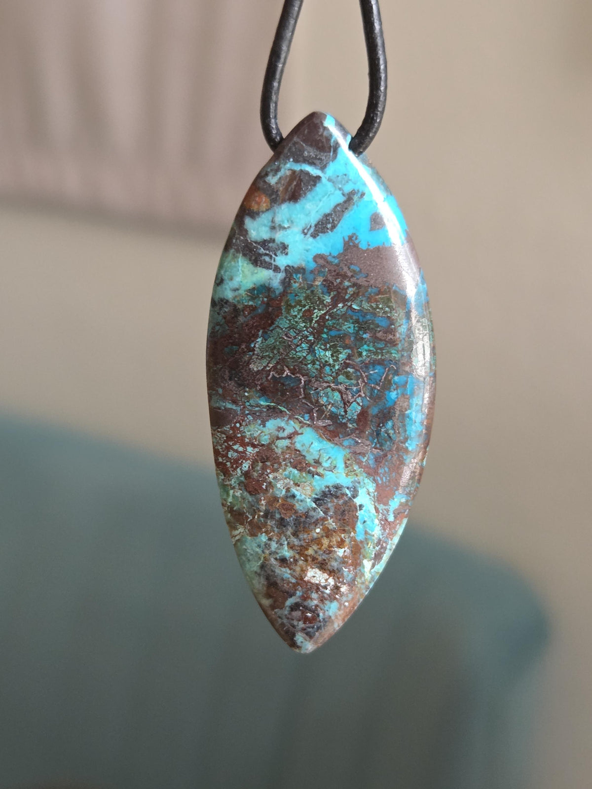 Shattuckit Navette förmig Anhänger, 50 x 21 x 5 mm, gebohrt, an verstellbarem Lederband, Hals Chakra, Meditation