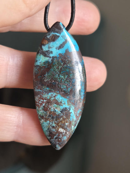 Shattuckit Navette förmig Anhänger, 50 x 21 x 5 mm, gebohrt, an verstellbarem Lederband, Hals Chakra, Meditation