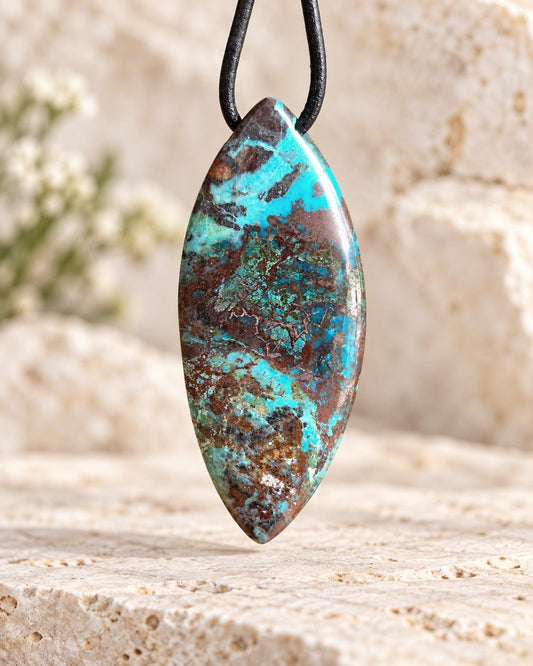Shattuckit Navette förmig Anhänger, 50 x 21 x 5 mm, gebohrt, an verstellbarem Lederband, Hals Chakra, Meditation
