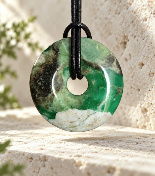 Rarität, seltener Variscit, Variscite, Variszit Donut Anhänger, 33 x 8 mm, an verstellbarem Lederband