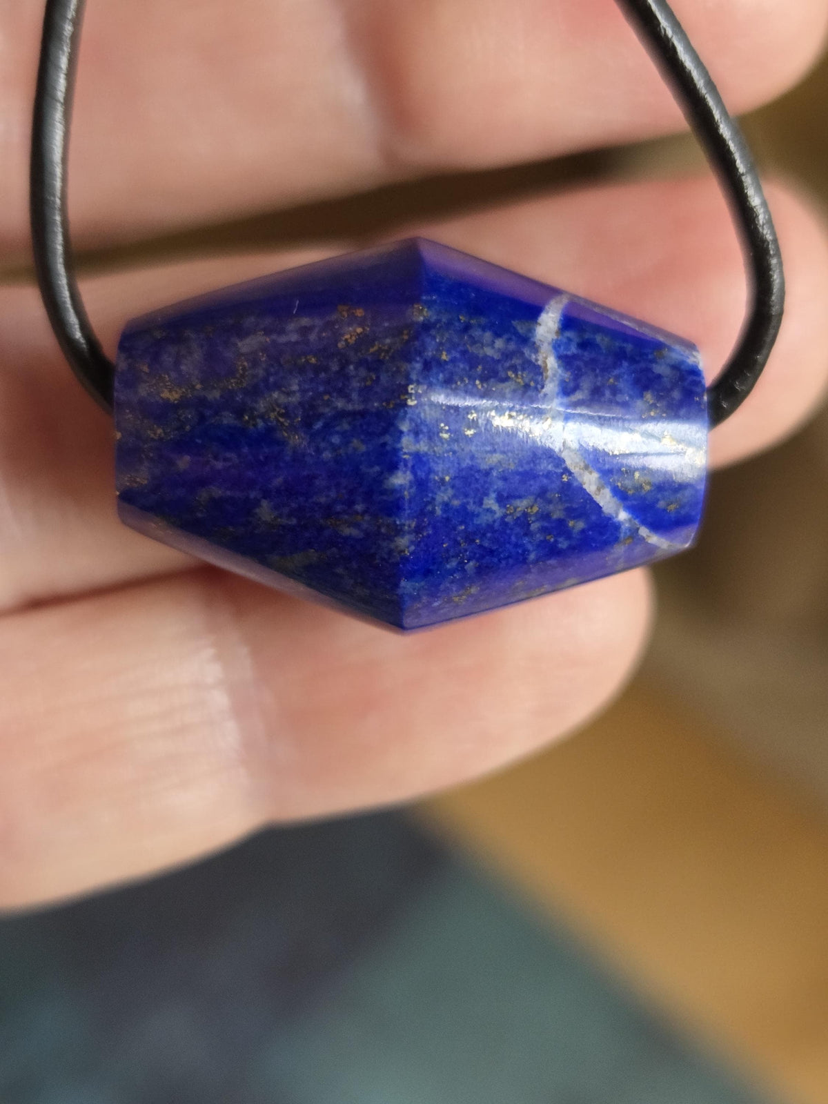 Lapislazuli Lapis Lazuli Tönnchen Anhänger, Stein der Engel, 18 x 26 mm, gebohrt, an verstellbarem Lederband