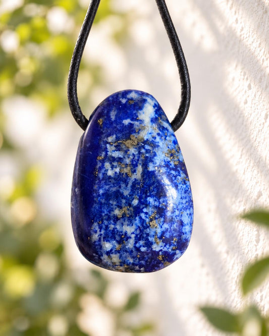 Lapislazuli Lapis Lazuli Anhänger, Himmels Stein, 28 x 18 x 9 mm, gebohrt, an verstellbarem Lederband