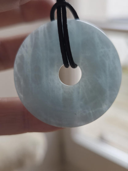 Aquamarin Anhänger, Donut an verstellbarem Lederband, 38 x 8 mm