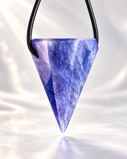 Sehr großer Tansanit Anhänger geschliffen, Kilimandscharo, Kristall Anhänger, 36 x 27 x 14 mm, gebohrt an verstellbarem Lederband