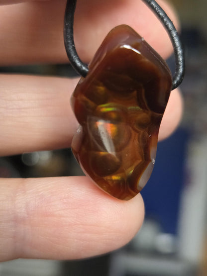 Magischer mexikanischer Feuerachat Feuer Achat Anhänger, 30 x 17 x 9 mm, gebohrt, an verstellbarem Lederband