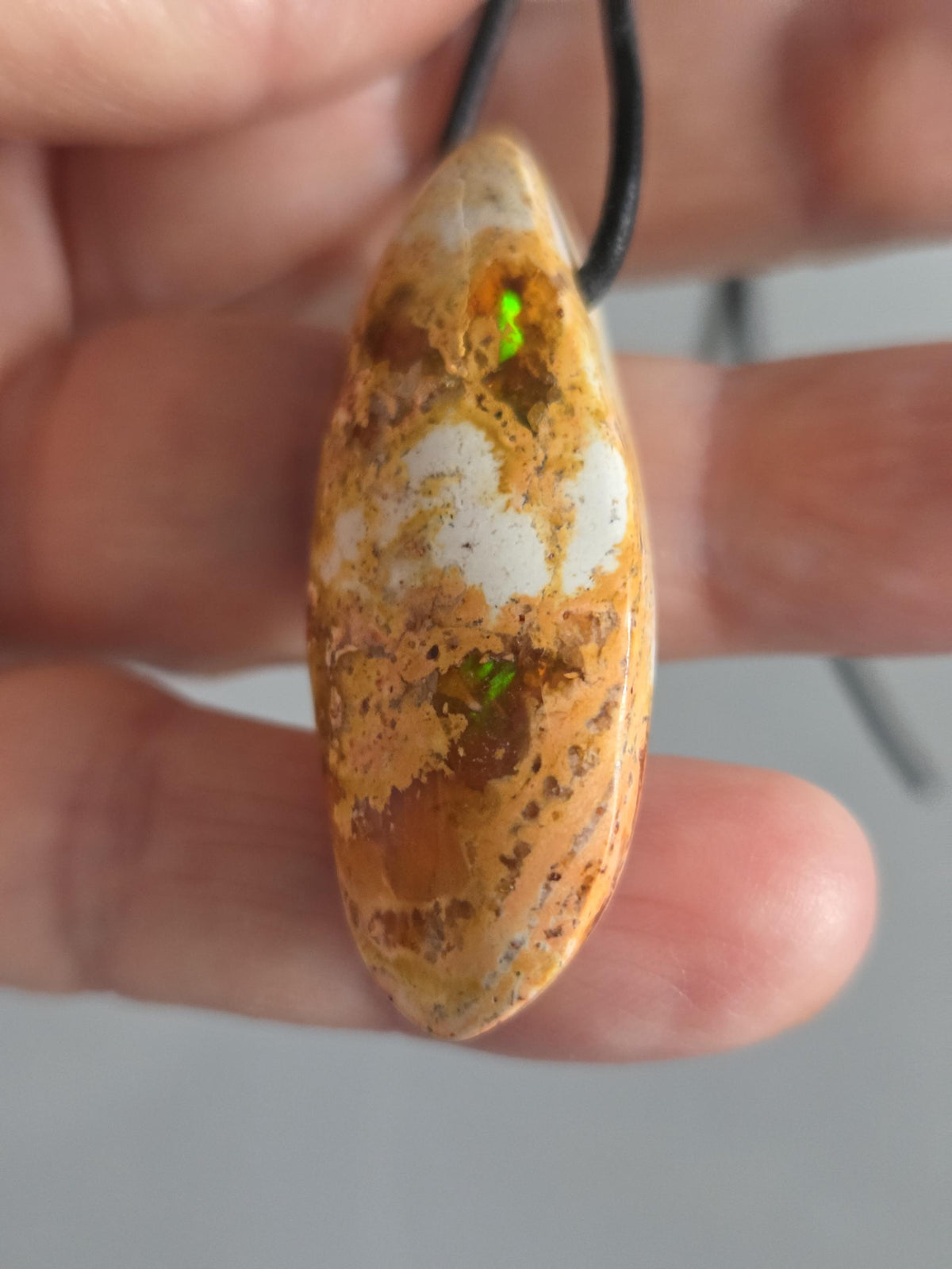 XXL Mexikanischer Feueropal multicolor , Anhänger , 45 x 20 x 14 mm, gebohrt, an verstellbarem Lederband, selten ! Alle Farben vorhanden