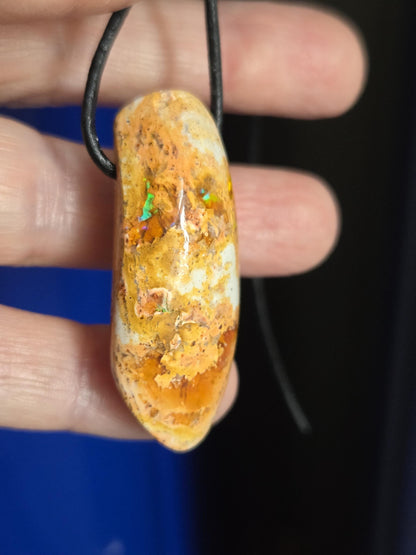XXL Mexikanischer Feueropal multicolor , Anhänger , 45 x 20 x 14 mm, gebohrt, an verstellbarem Lederband, selten ! Alle Farben vorhanden