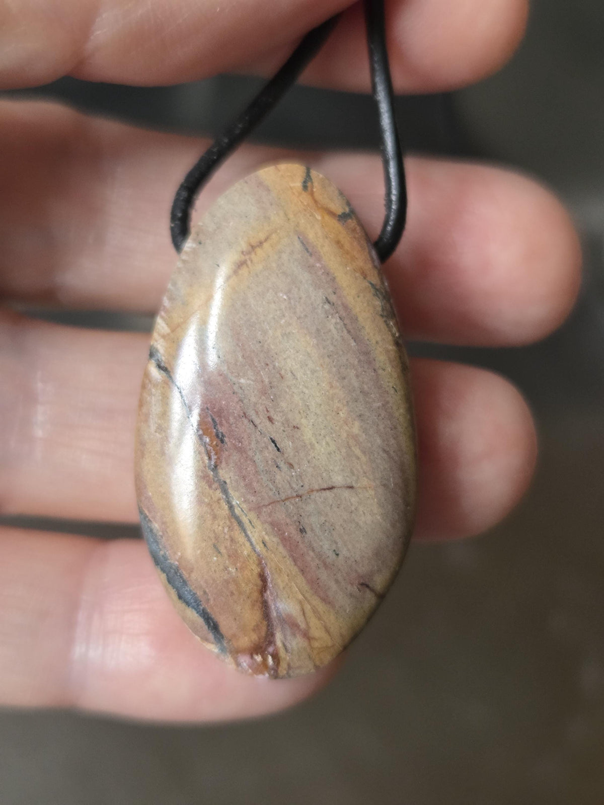 Kobaltocalcit, rosa pink Drusy Cobalt Calcit , 40 x 23 x 11 mm, gebohrt, an verstellbarem Lederband, Marokko/ Buazan