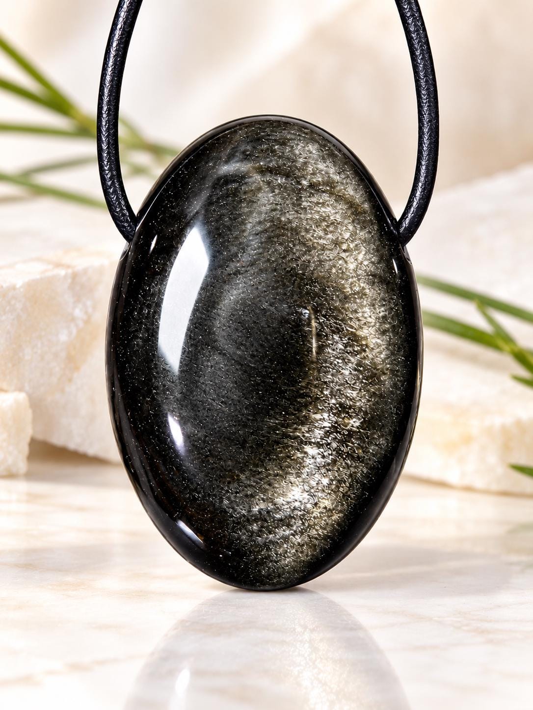Beidseitiger Silberobsidian Silver Sheen Obsidian Anhänger, 38 x 27 x 14 mm, gebohrt, an verstellbarem Lederband, Drittes Auge und Wurzelcha