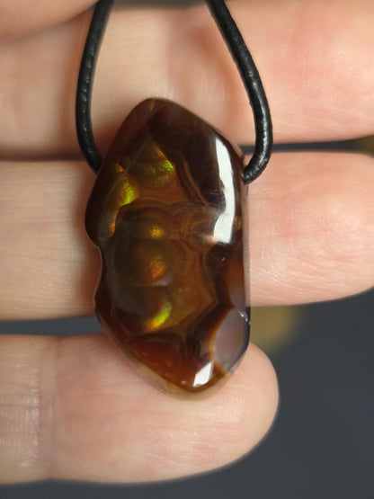 Magischer mexikanischer Feuerachat Feuer Achat Anhänger, 30 x 17 x 9 mm, gebohrt, an verstellbarem Lederband