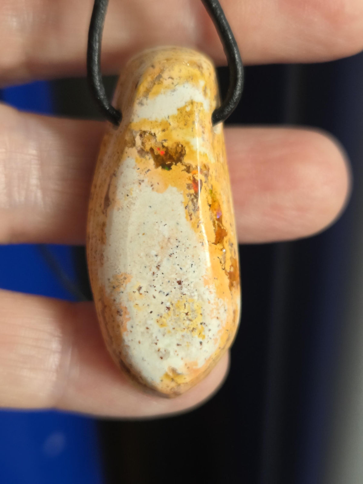 XXL Mexikanischer Feueropal multicolor , Anhänger , 45 x 20 x 14 mm, gebohrt, an verstellbarem Lederband, selten ! Alle Farben vorhanden