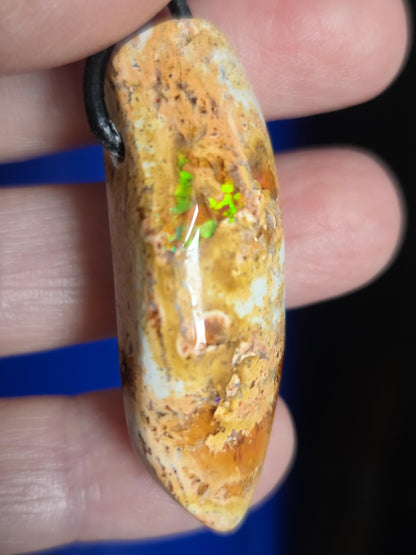 XXL Mexikanischer Feueropal multicolor , Anhänger , 45 x 20 x 14 mm, gebohrt, an verstellbarem Lederband, selten ! Alle Farben vorhanden