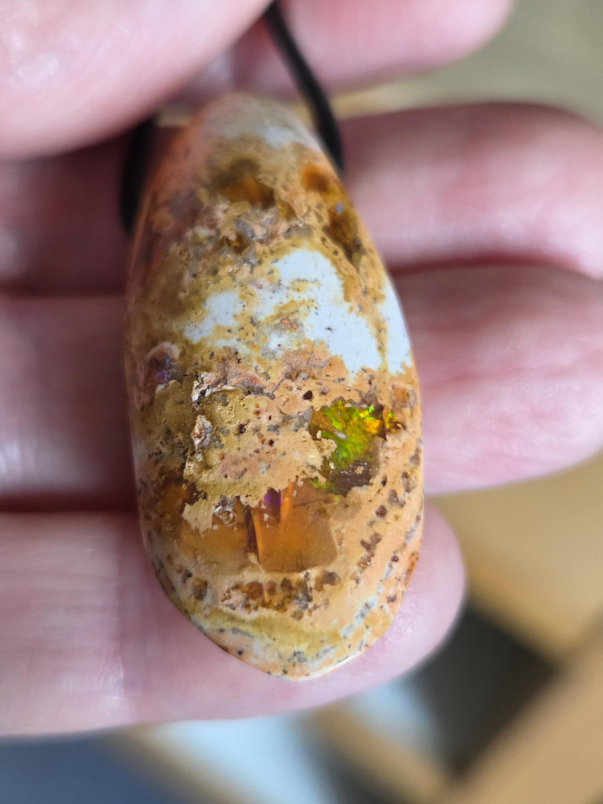 XXL Mexikanischer Feueropal multicolor , Anhänger , 45 x 20 x 14 mm, gebohrt, an verstellbarem Lederband, selten ! Alle Farben vorhanden