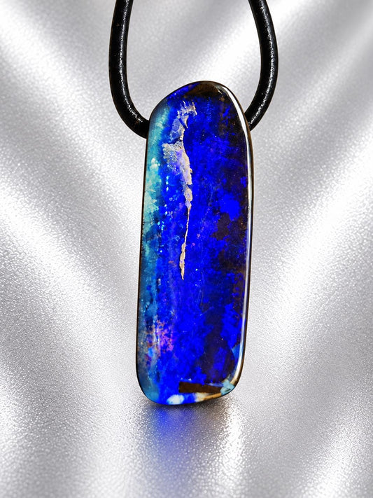 Boulderopal blau Anhänger, electric blue pattern, 31 x 11 x 14 mm, an verstellbarem Lederband, flashfire Opal Winton, schwarz grundig