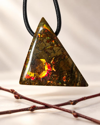 Ammolit Opal Anhänger grün gold orange, aus Kanada, 29 x 29 x 9 mm, gebohrt, an verstellbarem Lederband