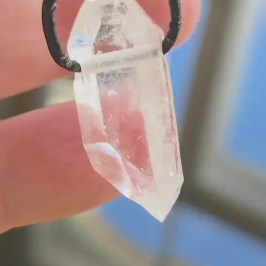 Orginal Herkimer Diamant  Bergkristall Doppelender Doppelspitze Anhänger 31 x 13 x 10 mm, gebohrt,  an verstellbarem Lederband