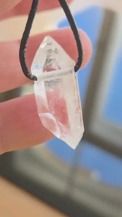 Orginal Herkimer Diamant  Bergkristall Doppelender Doppelspitze Anhänger 31 x 13 x 10 mm, gebohrt,  an verstellbarem Lederband