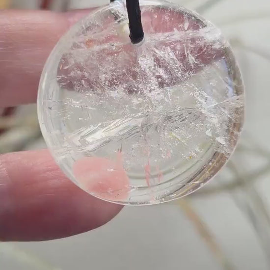 Toller, großer Bergkristall Phantamquarz Anhänger Scheibe, 33 x 33 x 9 mm, gebohrt, an verstellbarem Lederband, Mont Blanc