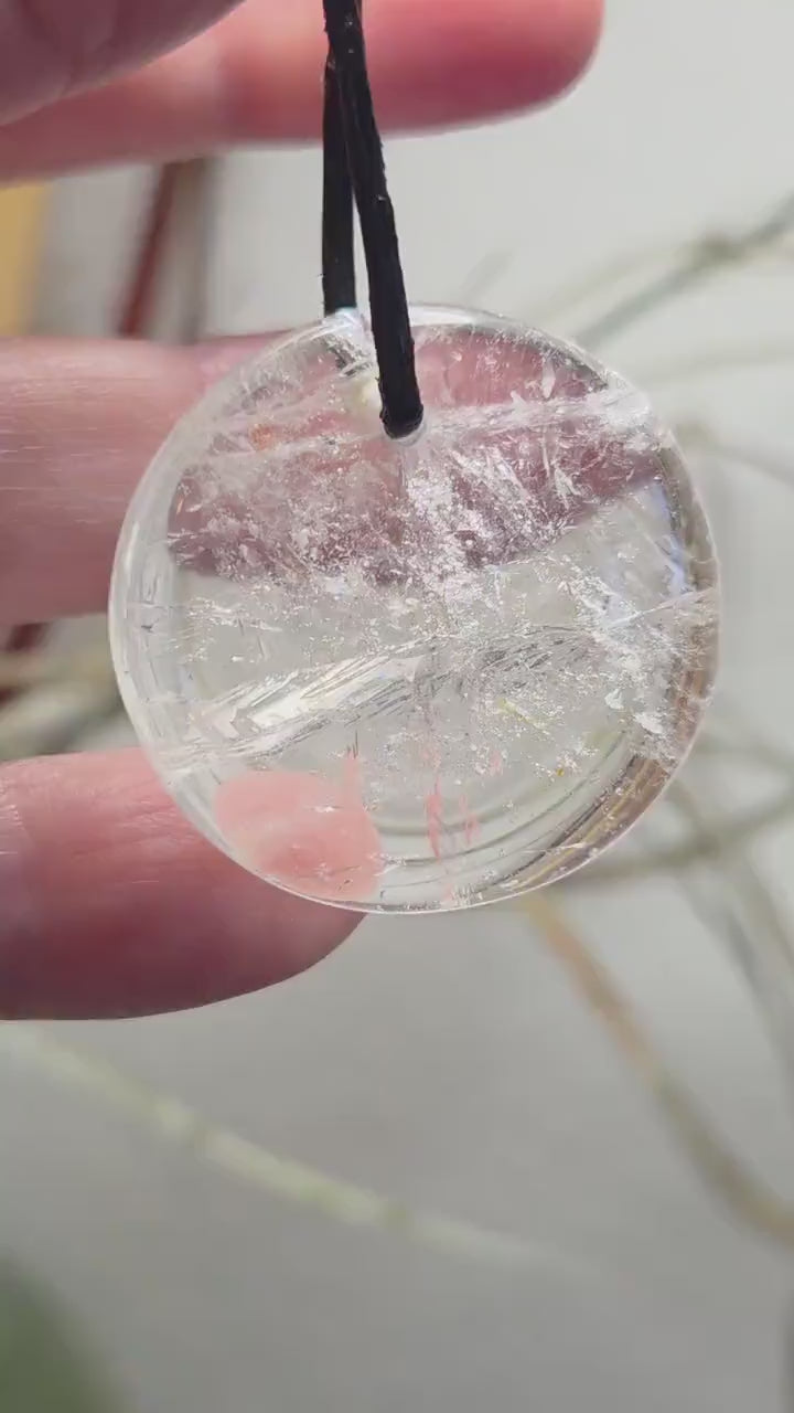 Toller, großer Bergkristall Phantamquarz Anhänger Scheibe, 33 x 33 x 9 mm, gebohrt, an verstellbarem Lederband, Mont Blanc