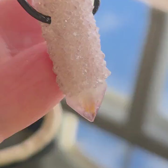 Spirit Quarz Kaktus Quarz Kristall Spitze Anhänger, 30 x 14 x 12 mm, gebohrt,  an verstellbarem Lederband