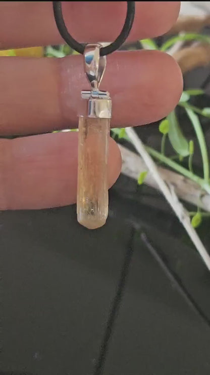 Imperial Topaz raw stone crystal gold-coloured pendant, 33 x 8 x 6 mm, on 925 silver eyelet, on adjustable leather strap