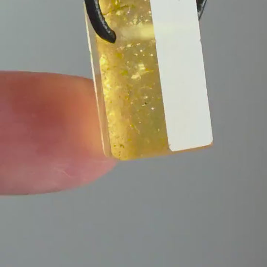 Kraftvoller Goldberyll  Gold Beryll gelb Heliodor Kristall Stäbchen, Anhänger, 20 x 15 x 14 mm, gebohrt,  an verstellbarem Lederband