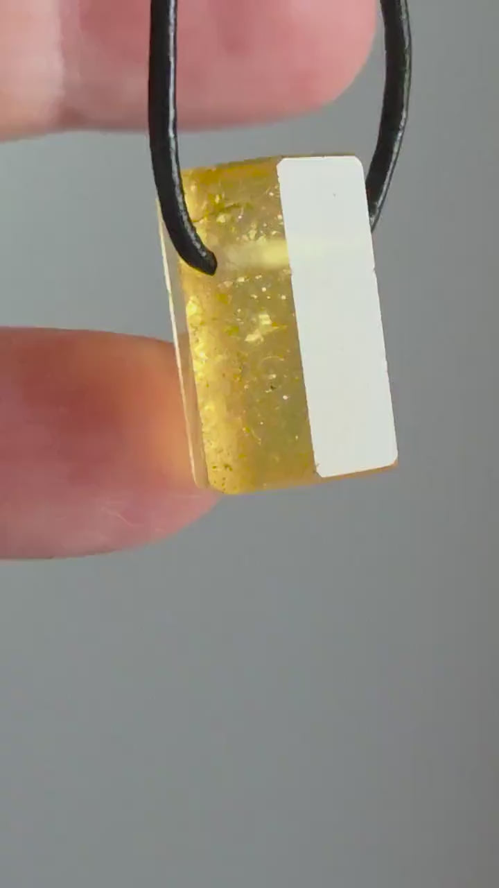 Kraftvoller Goldberyll  Gold Beryll gelb Heliodor Kristall Stäbchen, Anhänger, 20 x 15 x 14 mm, gebohrt,  an verstellbarem Lederband